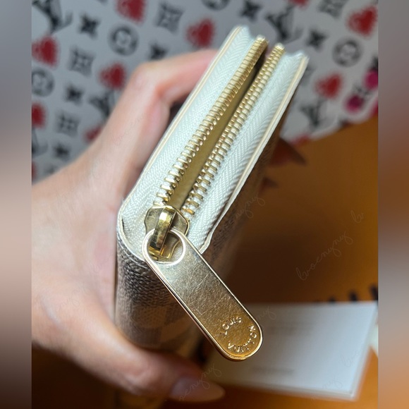 Like new! Zippy Wallet in azur - Picture 15 of 15